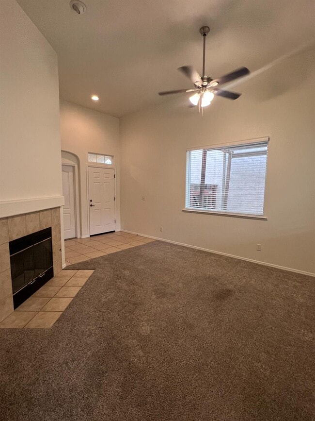 Building Photo - 770 W Brittany Ln