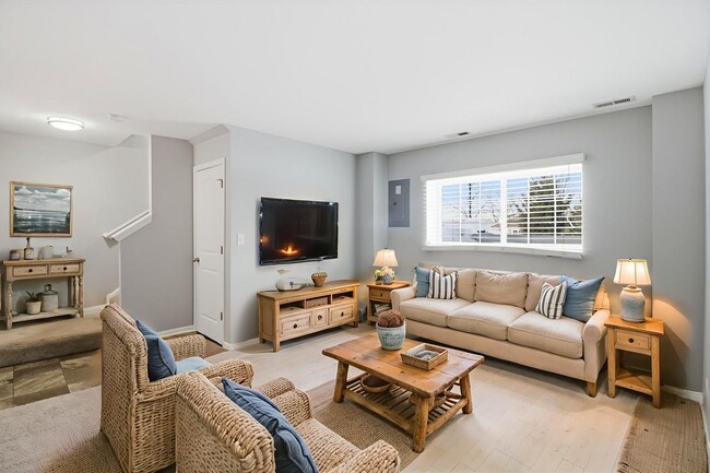 Building Photo - 1023 Piccolo Ln