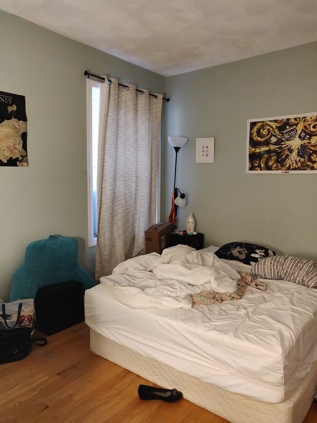 Building Photo - Coolidge Corner Area. In-Unit Washer and D...