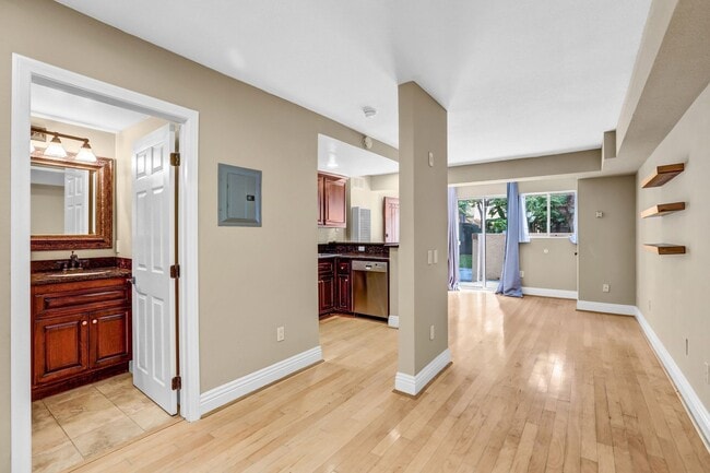 Building Photo - $500 Move In Special - Studio in the Venetian Community in UTC w/ Parking Included!