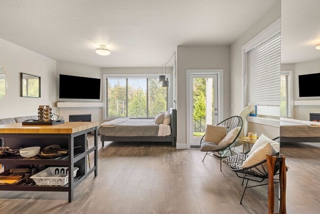 Building Photo - Studio