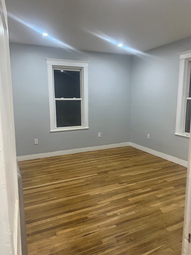 Building Photo - 31 Middleton St