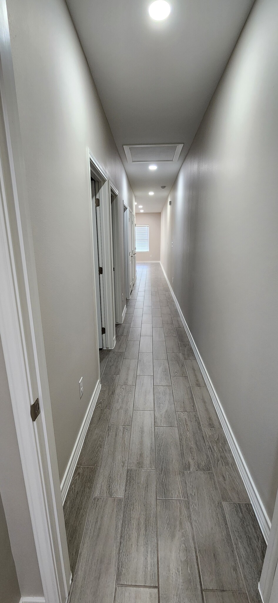 Building Photo - 2549 La Granja Dr