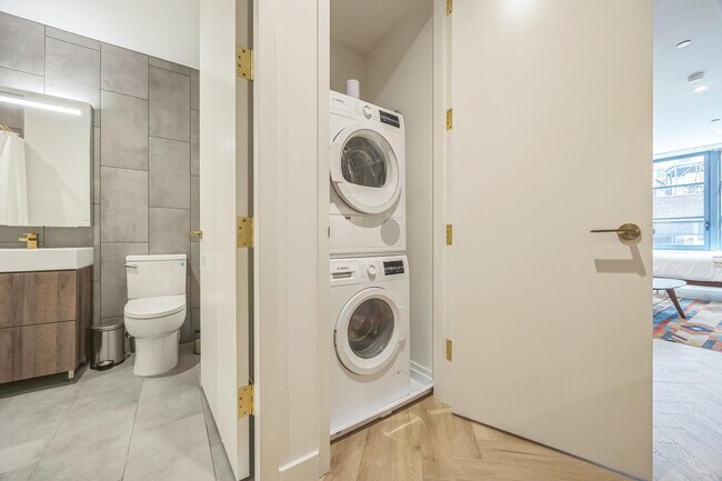 Building Photo - 980 6th Ave