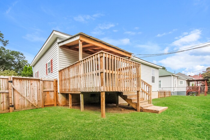 Building Photo - 20 2nd St