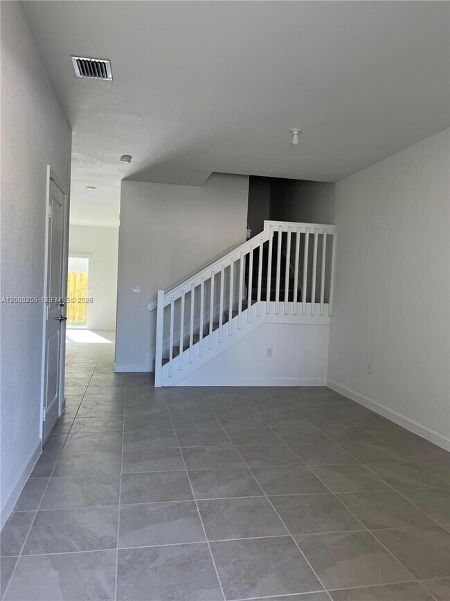 Building Photo - 2679 SE 25th Ter