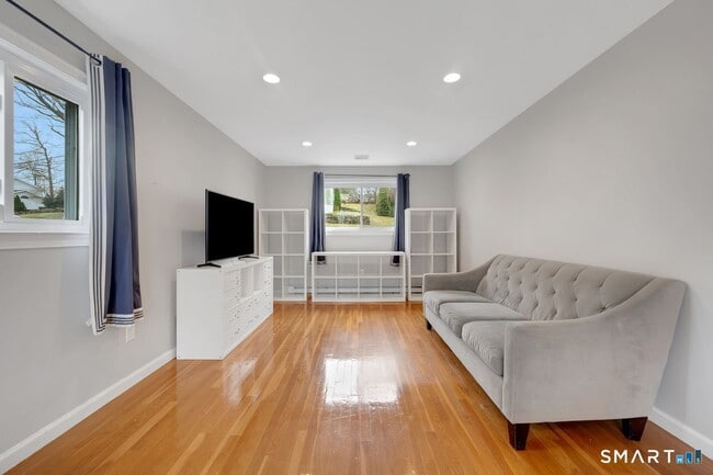 Building Photo - 51 Ledgewood Dr