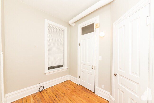 Building Photo - 1420 W Irving Park Rd