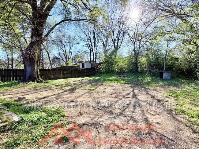 Building Photo - 2371 Imogene St