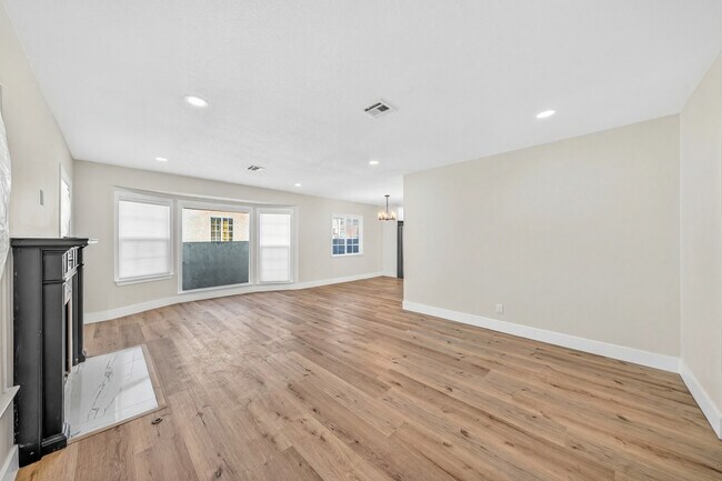 Building Photo - 1667 Valencia Ave