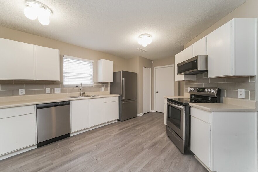 Building Photo - 7054 Sycamore Grove Ct