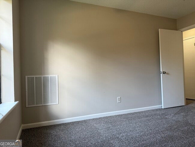 Building Photo - 731 Moon Bridge Rd