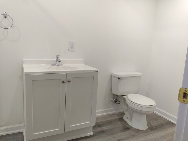 Building Photo - 8215 Oakland Ave S