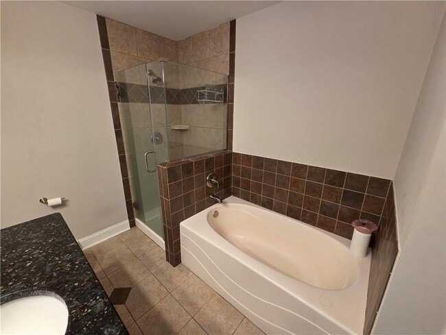 Building Photo - 1304 Madison Ln S E