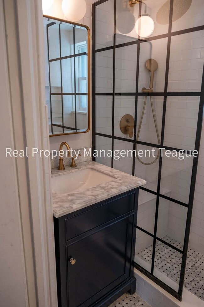 Building Photo - Beautiful Brownstone !