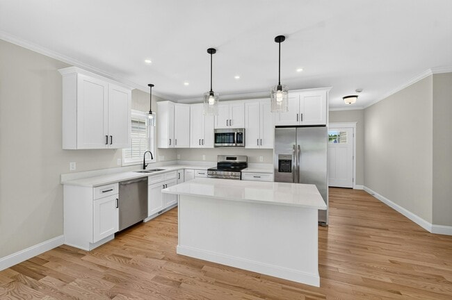 Building Photo - 5 Devon Pl