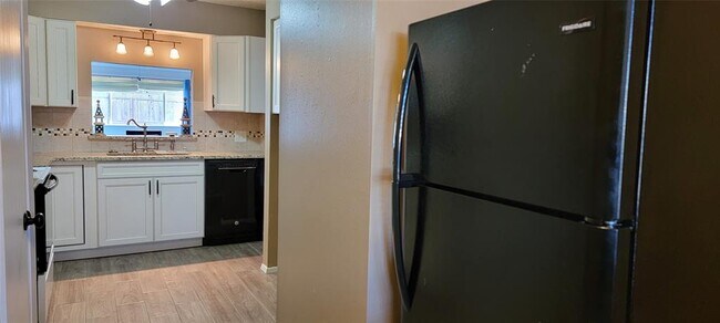 Building Photo - 6604 Montauk Dr