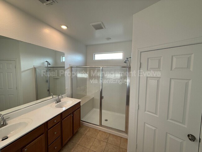 Building Photo - 36812 Yellowstone Dr