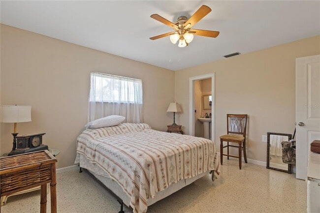 Building Photo - 4020 Palm Dr