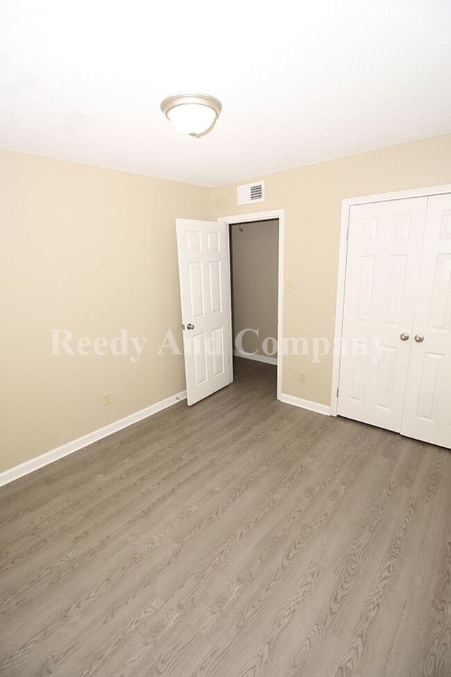 Building Photo - 324 McFarland Dr