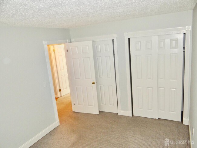 Building Photo - 514 Leawood Ave