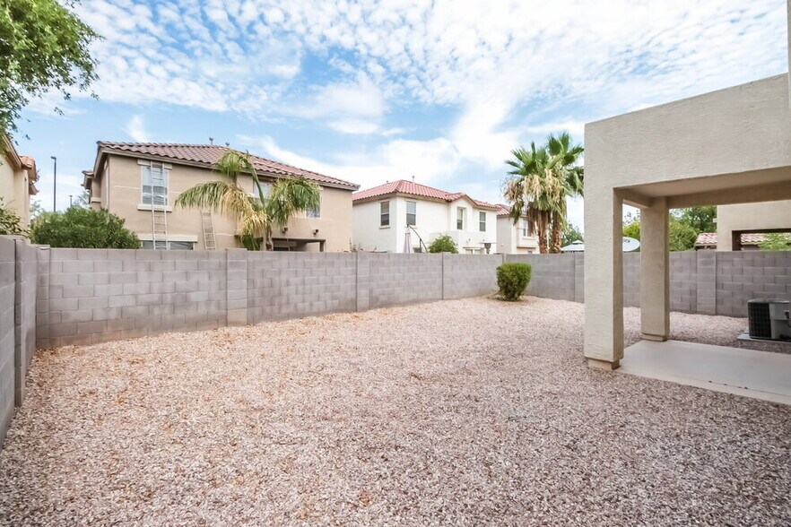 Building Photo - 2714 S Sailors Way