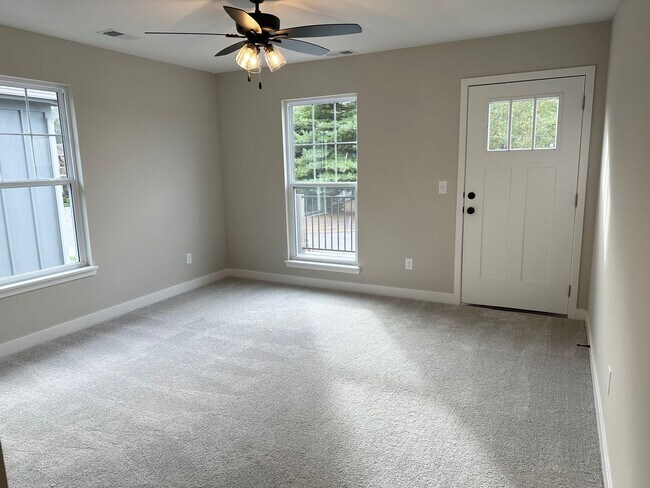 Building Photo - 128-132 SW 8th St