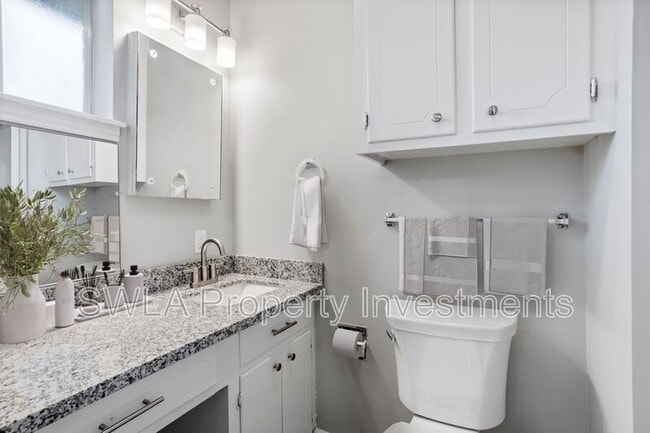 Building Photo - 338 Vanessa Ave