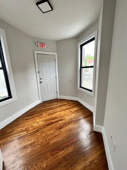 739 Garfield Ave 3B - 735 Garfield Ave