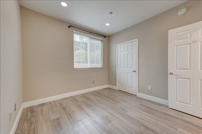 Building Photo - 3850 Elijah Ct