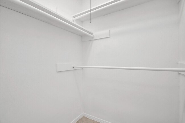 Building Photo - 14235 Bella Dr