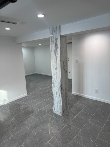 Building Photo - 9 Lawrence Ave