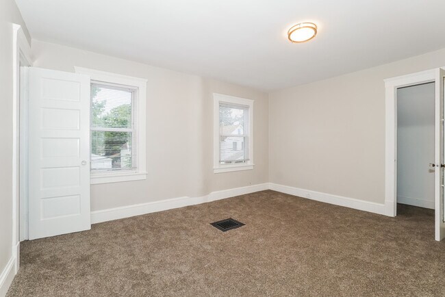 Building Photo - Charming 3-Bedroom Cleveland Home