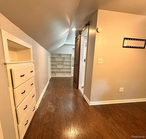 Building Photo - 505 Gardendale St