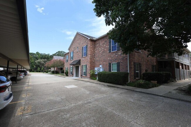 Building Photo - 7640 Lasalle Ave