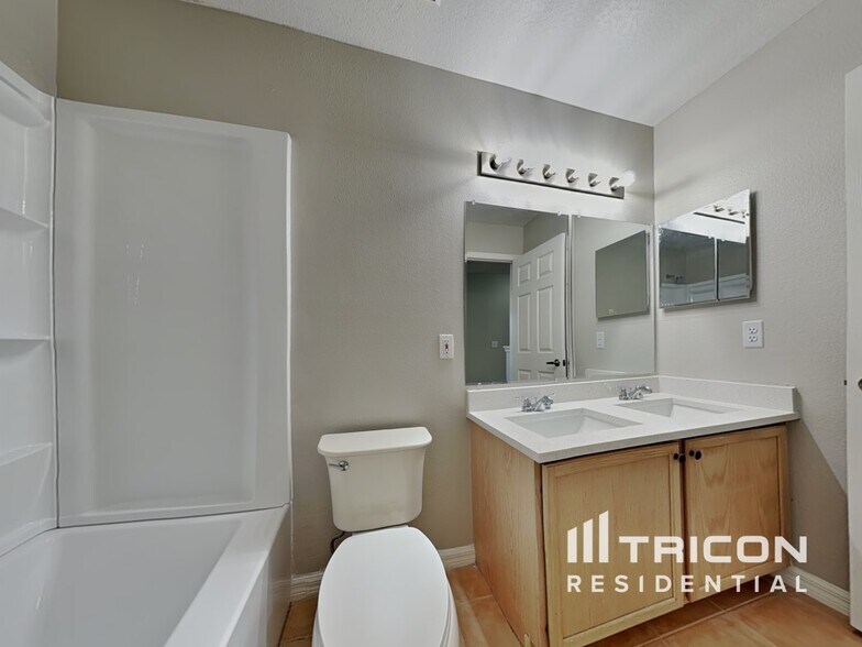 Building Photo - 2802 River Ridge Dr
