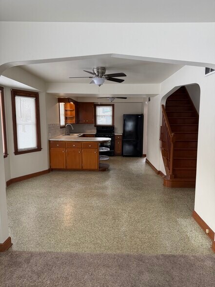 Building Photo - 3225 S 40th St