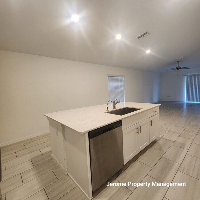 Building Photo - 35099 Ackley Trce