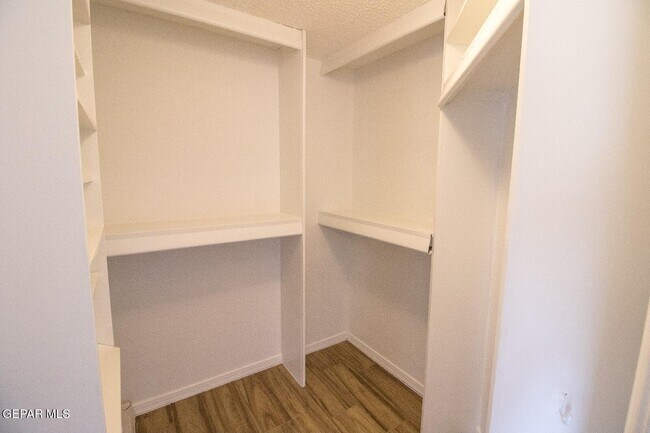 Building Photo - 6806 Ridgley Way