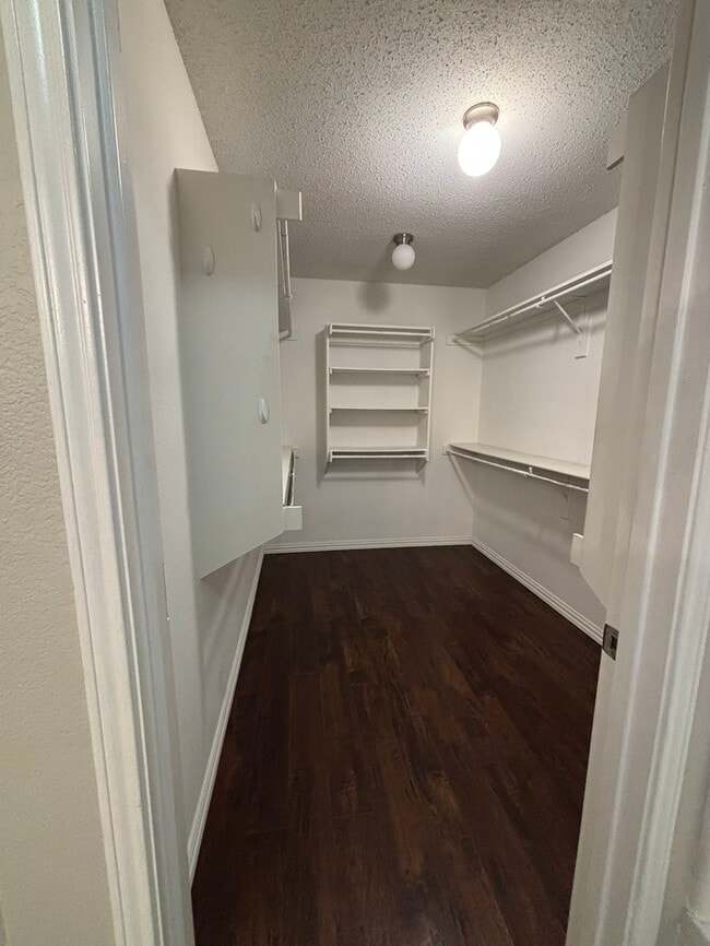 Building Photo - Charming 4 bed, 3 bath house for rent in w...