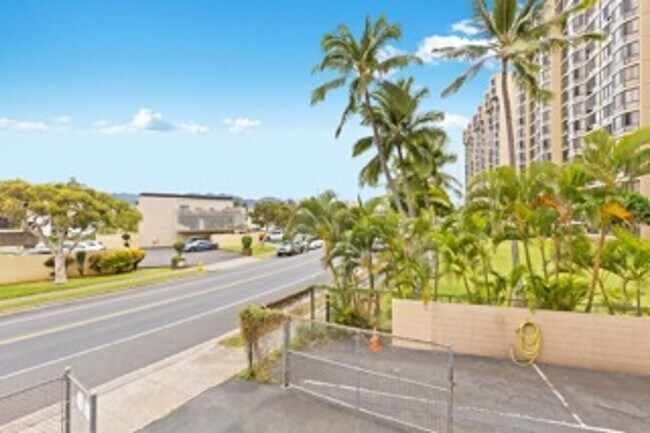 Building Photo - Move-In Ready Salt Lake Condo – Freshly Up...