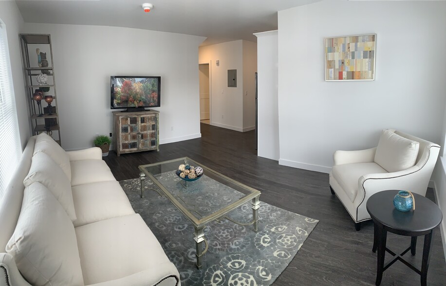 Living Room (2/bed unit) - 68 Park Ave