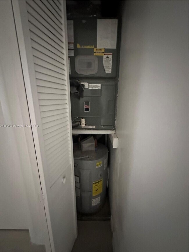 Building Photo - 1852 SW 7th St