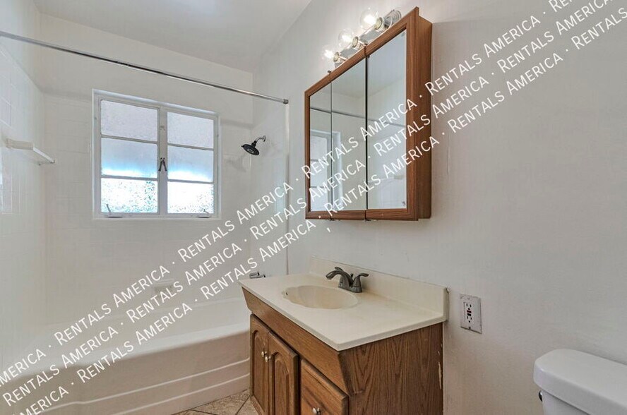 Building Photo - 3733 N Mountain Ave