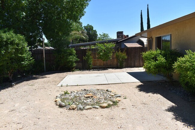 Building Photo - Updated and Well Maintained Winters Home!