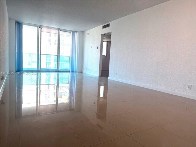 Building Photo - 4001 S Ocean Dr