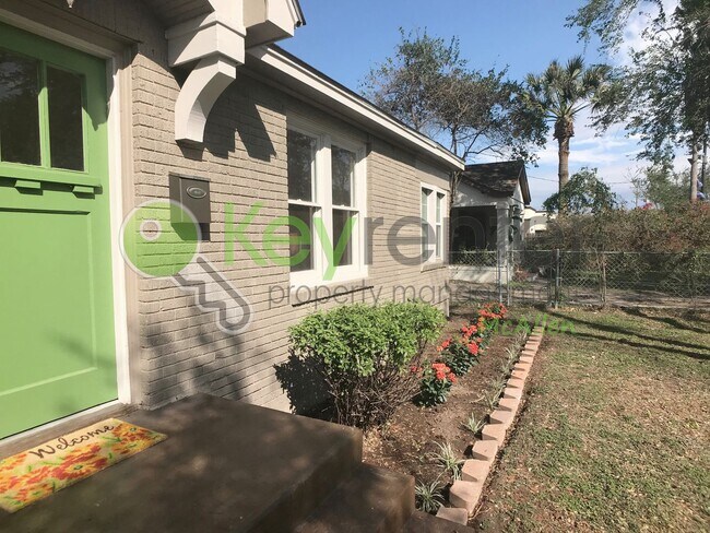 Building Photo - 2Bed/1Bath w/office in Central Mcallen ( Laurel and 10th )