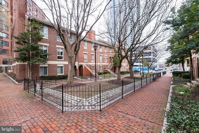 Building Photo - 13 Andrew Pl