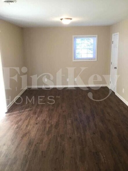 Building Photo - 2364 Tiffany Cir