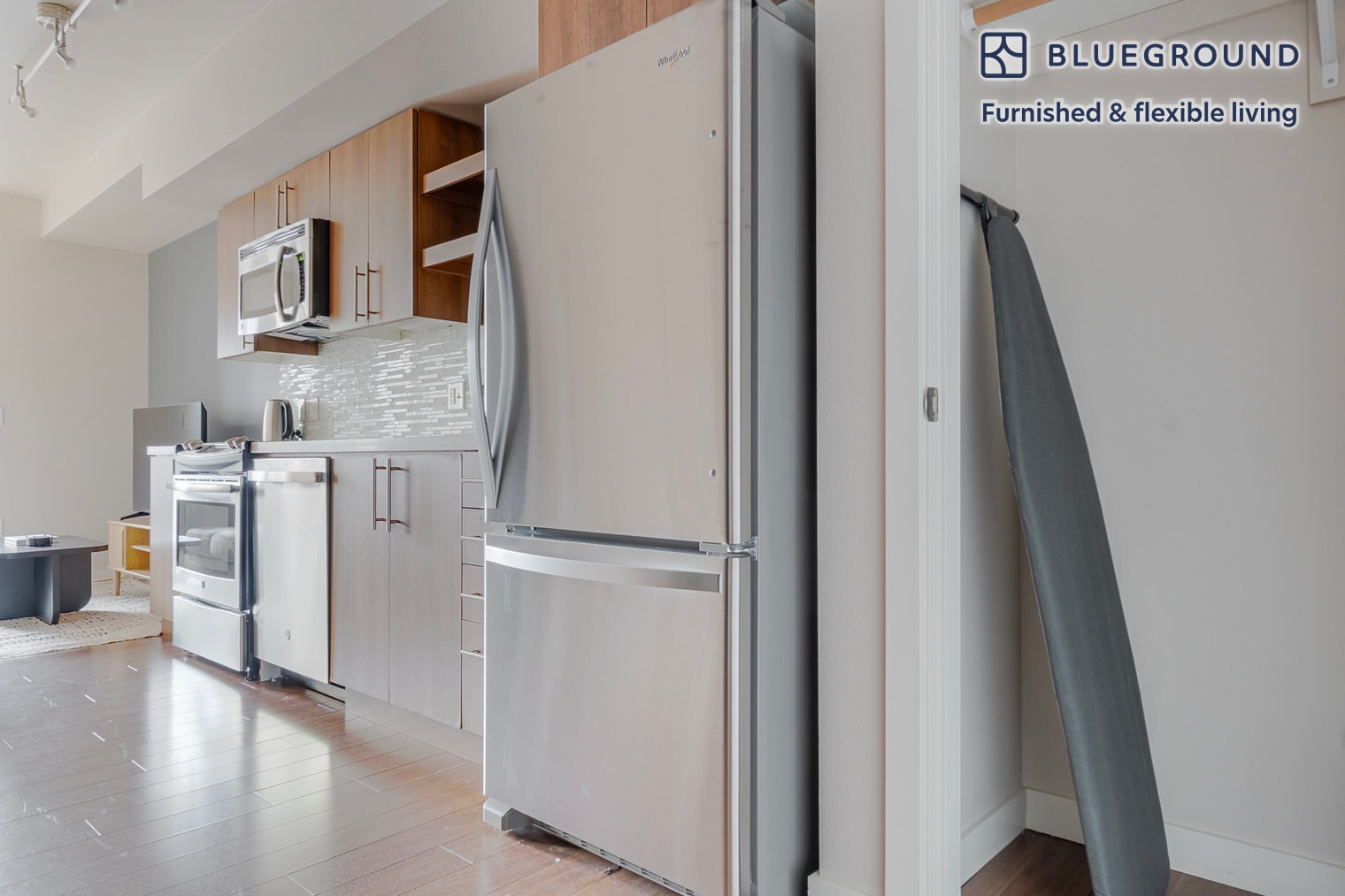 Building Photo - 10333 Main St